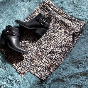 Bar III pencil midi skirt NWOT unique print/hem